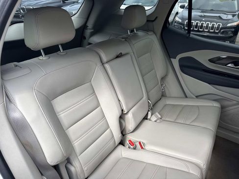 Used 2022 GMC Terrain Denali w/ Denali Premium Package AWD/4WD image 11
