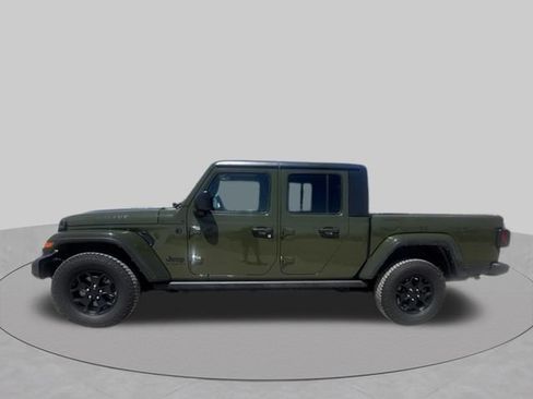Certified 2021 Jeep Gladiator Sport AWD/4WD image 2