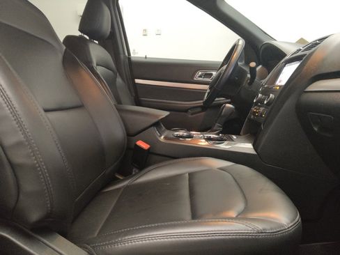 Used 2019 Ford Explorer XLT w/ Equipment Group 202A FWD image 21