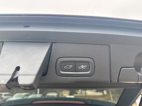 Used 2023 Volvo XC60 B5 Core image 8