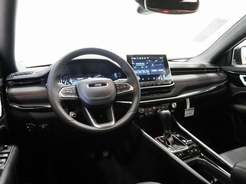 New 2026 Jeep Compass Trailhawk image 19