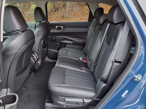 New 2026 Kia Sorento S FWD image 4