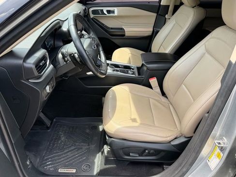 Used 2020 Ford Explorer XLT w/ Equipment Group 202A AWD/4WD image 11