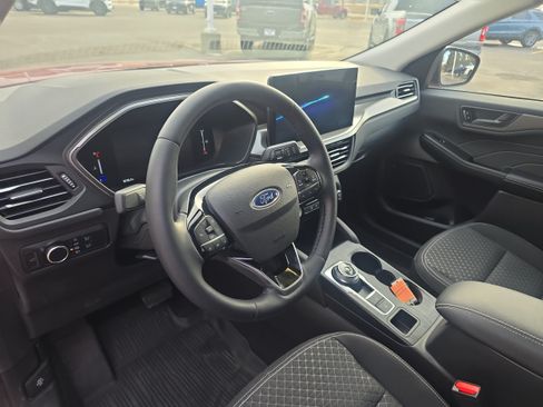 Used 2023 Ford Escape Active w/ Tech Pack #1 AWD/4WD image 10