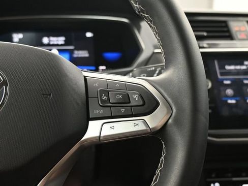 Used 2023 Volkswagen Tiguan SE w/ Panoramic Sunroof Package FWD image 17