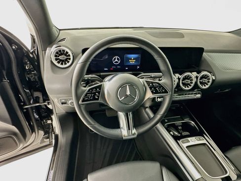 Used 2025 Mercedes-Benz GLA 250 image 12