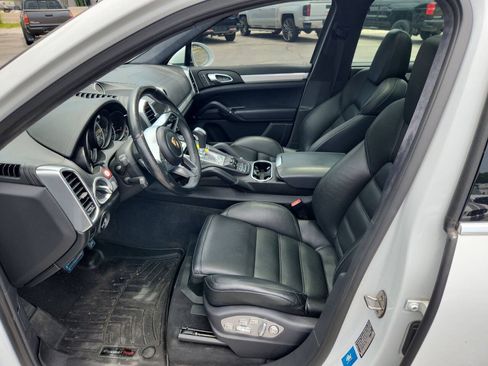 Used 2015 Porsche Cayenne Turbo AWD/4WD image 10