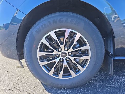 Certified 2025 Ford Expedition Max Platinum AWD/4WD image 9
