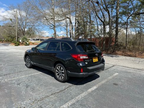 Used 2017 Subaru Outback 2.5i Limited image 3