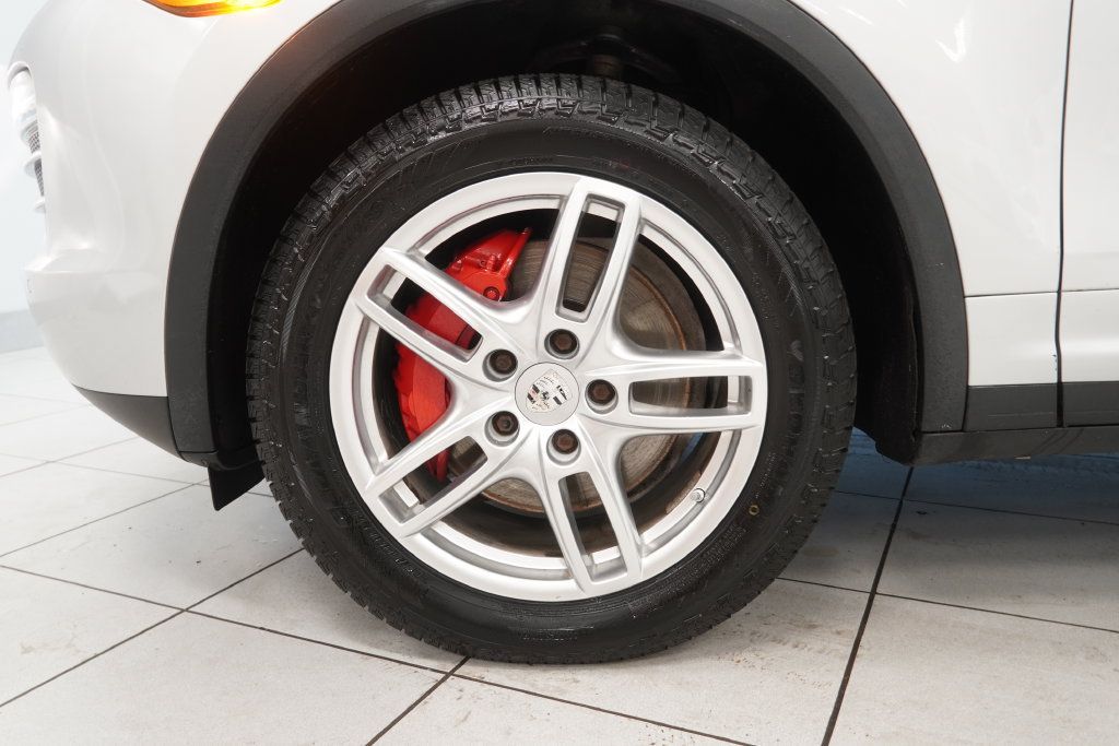 Used 2012 Porsche Cayenne AWD/4WD image 16