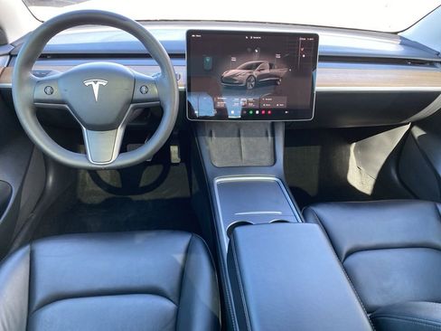 Used 2023 Tesla Model 3 Standard Range image 4