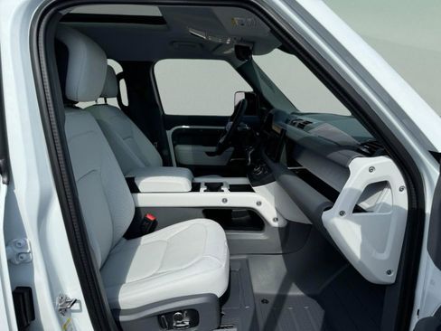 Certified 2025 Land Rover Defender 130 X-Dynamic SE image 20
