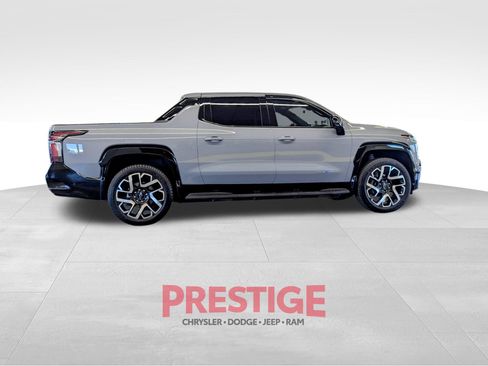 Used 2025 Chevrolet Silverado EV RST AWD/4WD image 7