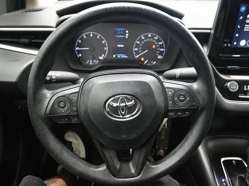 Used 2025 Toyota Corolla LE FWD image 8