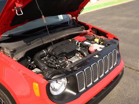 Used 2023 Jeep Renegade Latitude AWD/4WD image 51