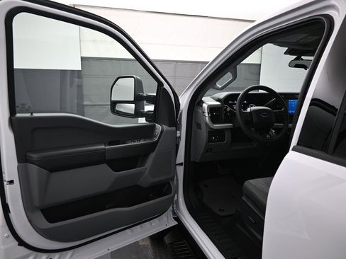 New 2026 Ford F250 XLT w/ FX4 Off-Road Package image 8
