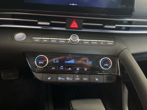 Used 2025 Hyundai Elantra Limited image 67