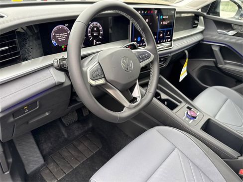 New 2026 Volkswagen Tiguan SE image 41