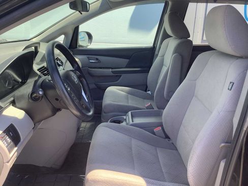 Used 2016 Honda Odyssey SE image 2