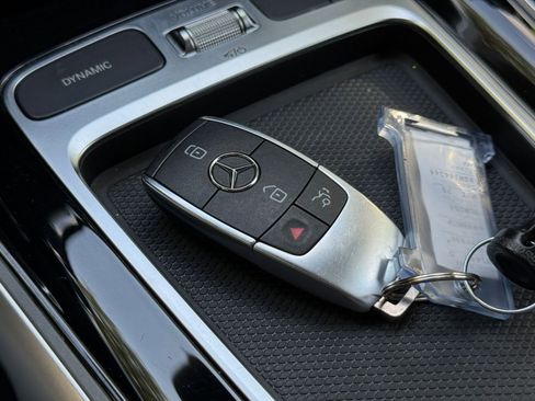 Used 2025 Mercedes-Benz GLB 250 4MATIC image 22