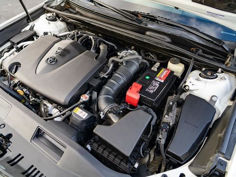 Used 2018 Toyota Camry XLE image 32