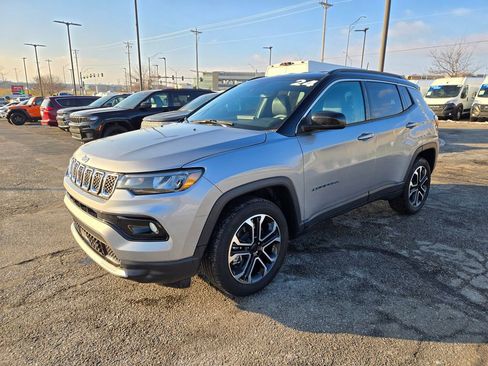 Used 2024 Jeep Compass Limited image 8