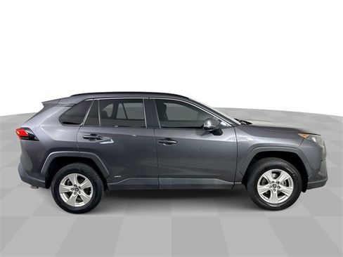 Used 2021 Toyota RAV4 LE image 9