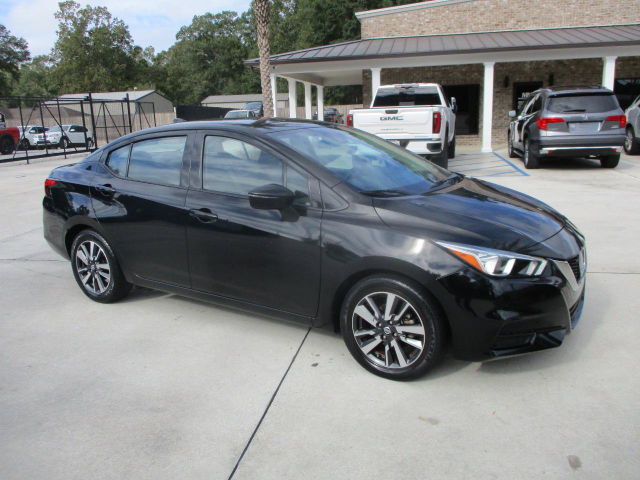 Used 2021 Nissan Versa SV FWD image 3
