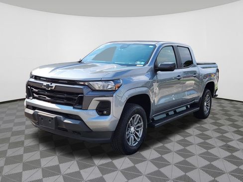 Used 2023 Chevrolet Colorado LT w/ LT Convenience Package II AWD/4WD image 2