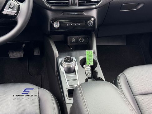 Used 2025 Ford Escape Platinum image 23