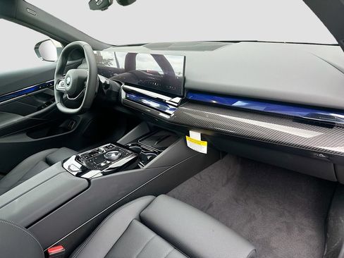 New 2026 BMW i5 eDrive40 w/ Premium Package AWD/4WD image 32