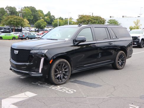 Used 2023 Cadillac Escalade ESV Sport w/ LPO, ONYX Package AWD/4WD image 16