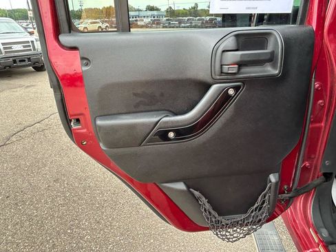 Used 2012 Jeep Wrangler Unlimited Sahara AWD/4WD image 13