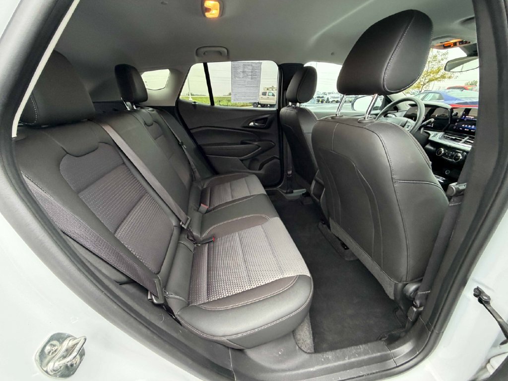 Used 2025 Chevrolet Trax LT FWD image 24