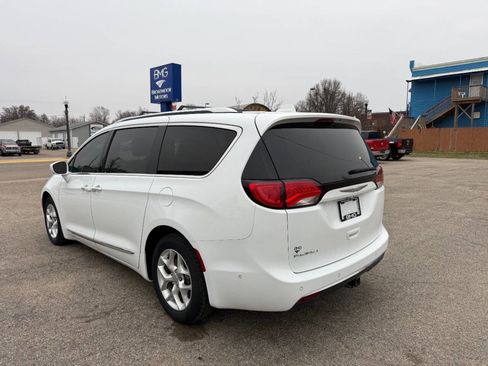 Used 2017 Chrysler Pacifica Touring-L Plus w/ Advanced Safetytec Group image 3