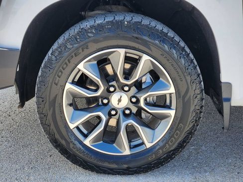 Used 2023 Chevrolet Silverado 1500 RST AWD/4WD image 9