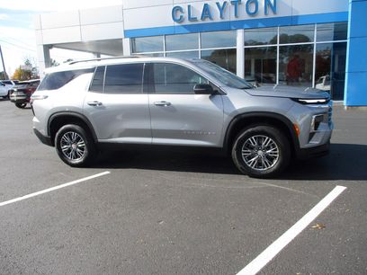 Used 2025 Chevrolet Traverse LT