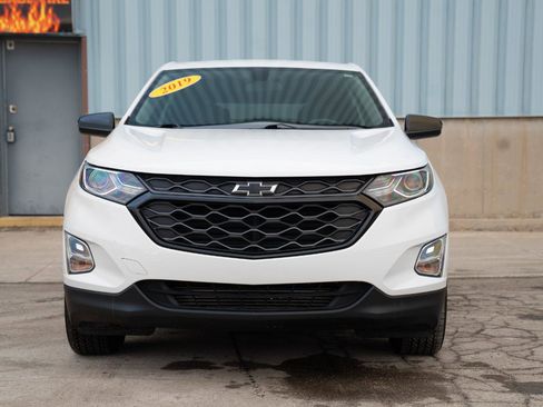 Used 2019 Chevrolet Equinox LT image 3