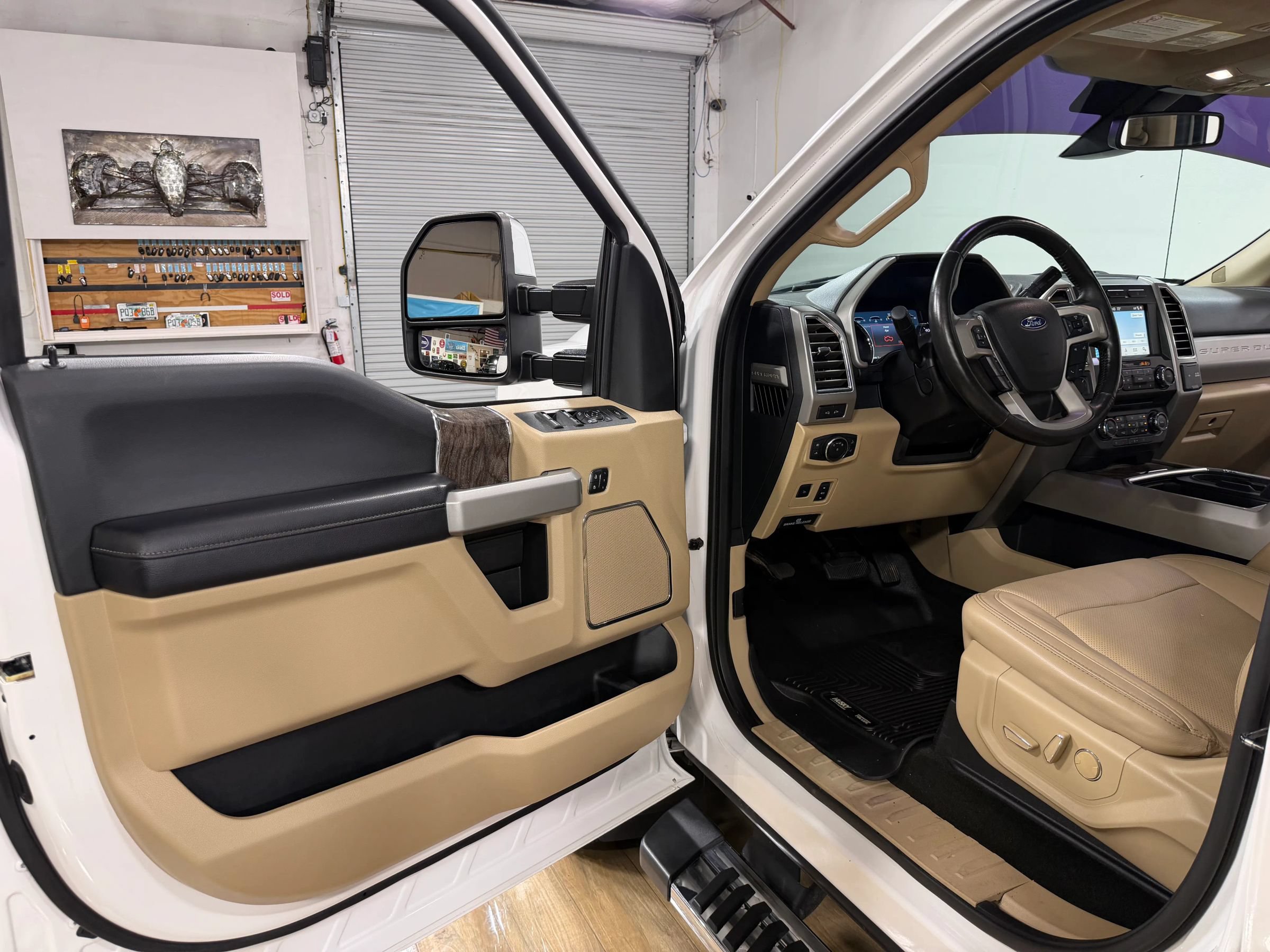 Used 2017 Ford F350 Lariat w/ Lariat Ultimate Package AWD/4WD image 13