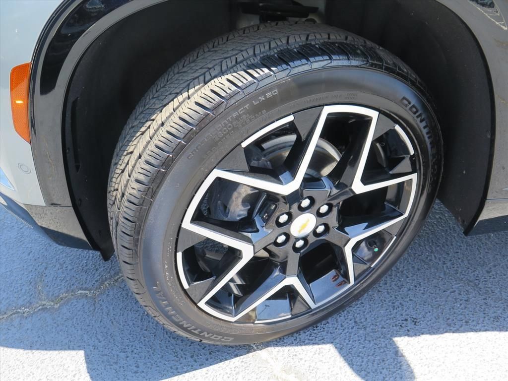 Used 2025 Chevrolet Traverse High Country FWD image 26