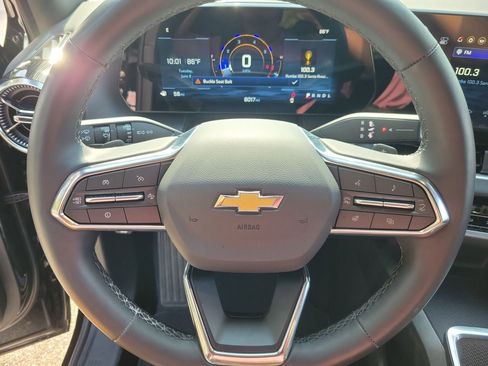 Used 2026 Chevrolet Equinox LT FWD image 17