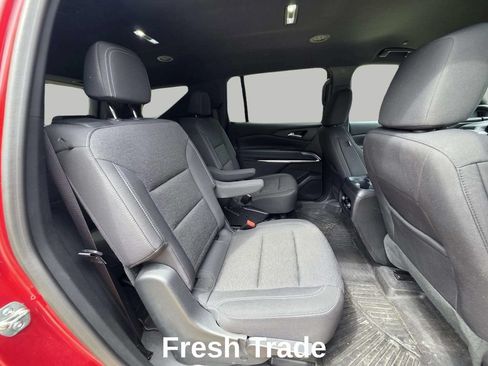Used 2025 Chevrolet Traverse LT FWD image 9