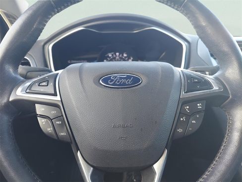 Used 2016 Ford Fusion Titanium image 28