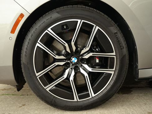 Used 2025 BMW 740i image 26