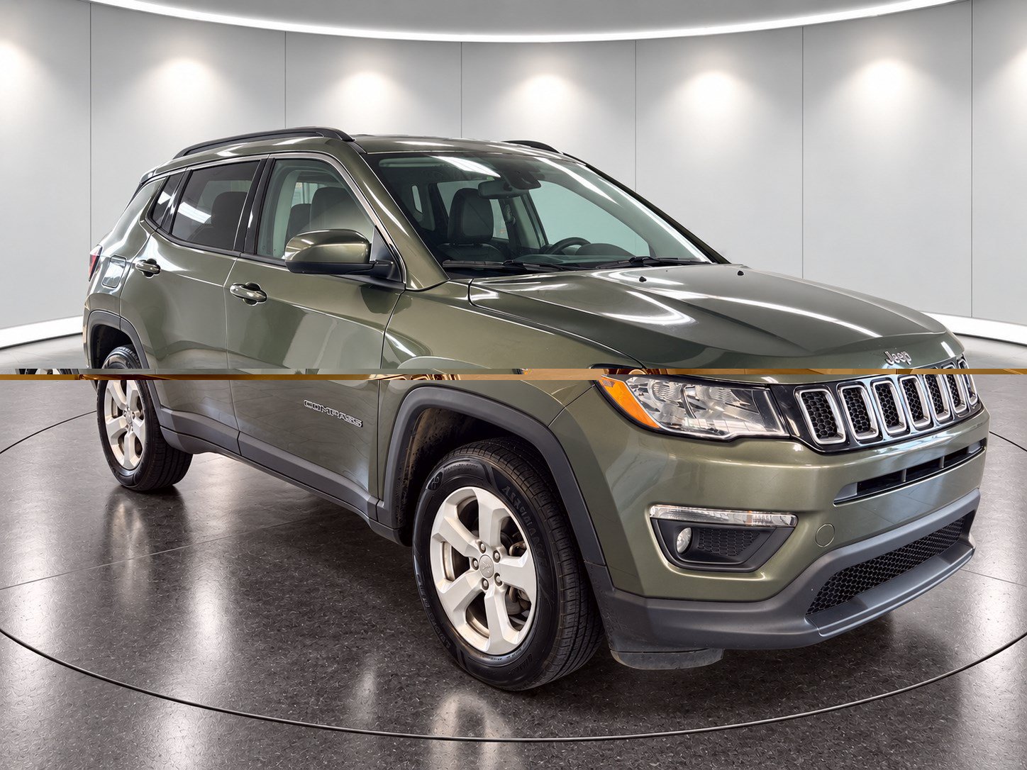 Used 2019 Jeep Compass Latitude w/ Trailer Tow Group AWD/4WD image 3