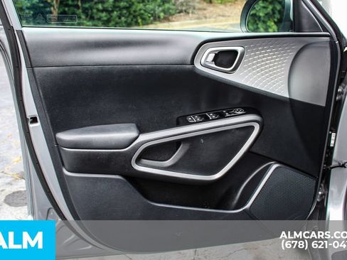 Used 2025 Kia Soul LX w/ LX Technology Package FWD image 35