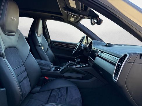 Used 2021 Porsche Cayenne GTS w/ Premium Package image 14