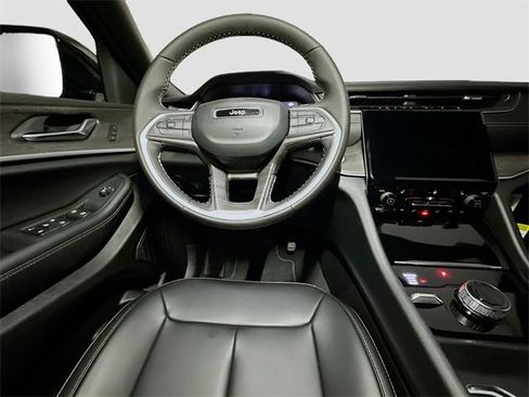 New 2025 Jeep Grand Cherokee Limited w/ Trailer Tow Package image 27