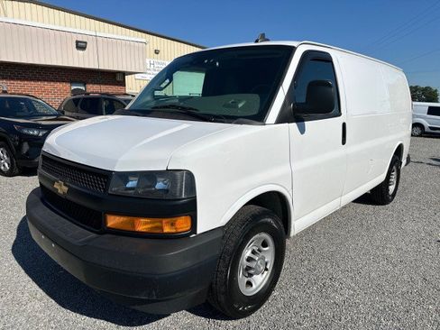 Used 2020 Chevrolet Express 3500 w/ Driver Convenience Package RWD image 2