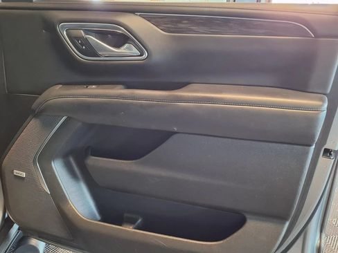 Used 2021 Chevrolet Tahoe Z71 w/ Z71 Signature Package AWD/4WD image 13